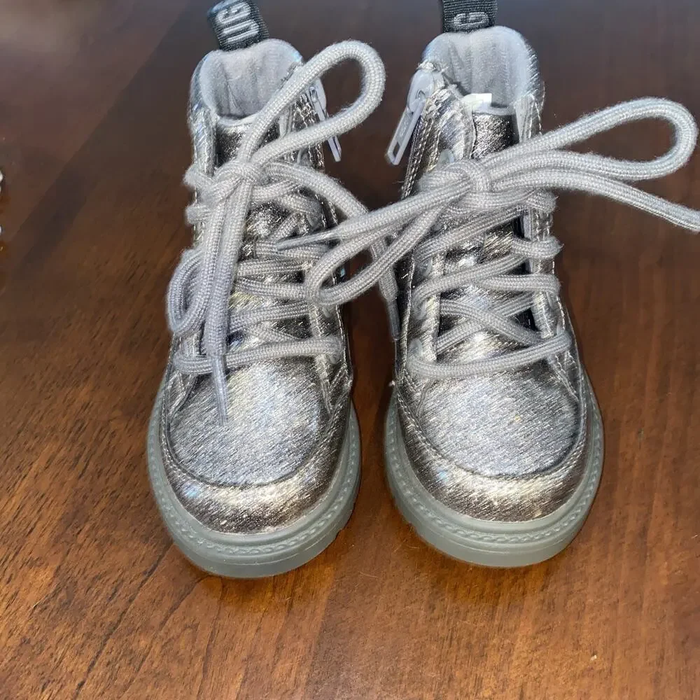 UGGs kid's Robley Glitter Combat Boot Silver Charcoal Glitter 1116377T, Sz US 6
